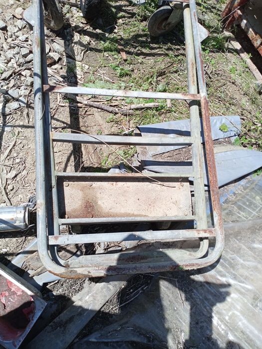 Carrinho com rodas usado