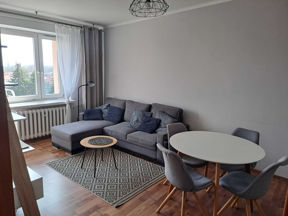 Sprzedam mieszkanie w Sandomierzu ul. Króla 1 (43m2, 4 piętro). Widna kuchnia, dwa pokoje, balkon