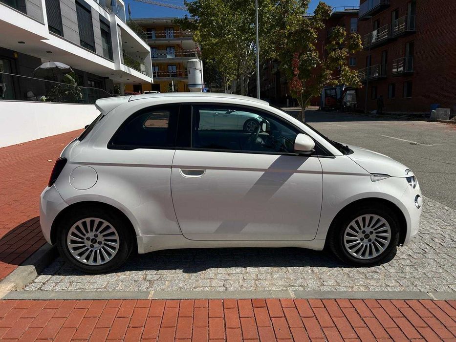 Fiat 500e 100% elétrico, versão de 23,8 kWh, em excelente estado geral/ muito económico foto 2