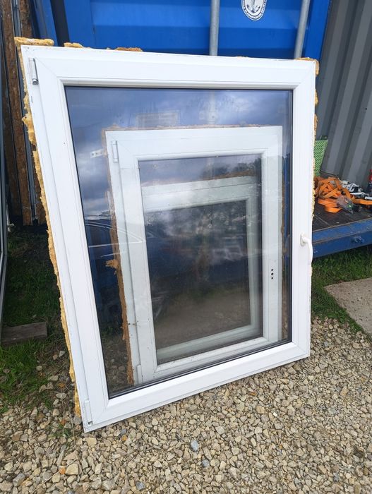 Okno 117x144 orzech plastikowe rozwierno uchylne