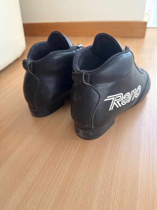 Botas de hóquei em patins Tamanho 37 Estado: utilizável