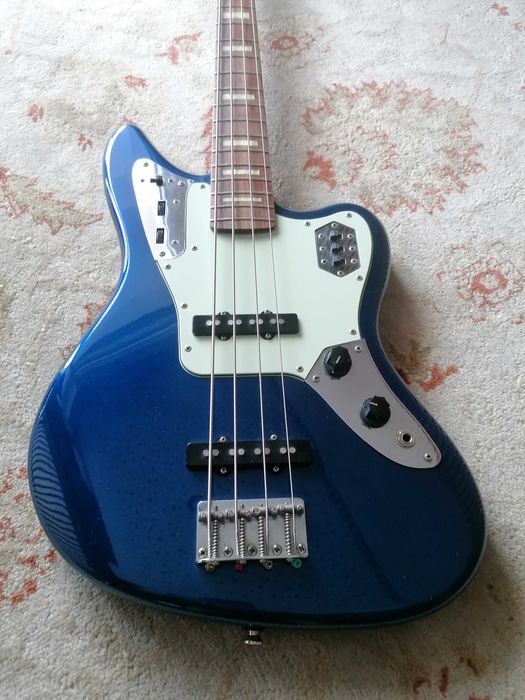 Baixo Fender Jaguar Deluxe