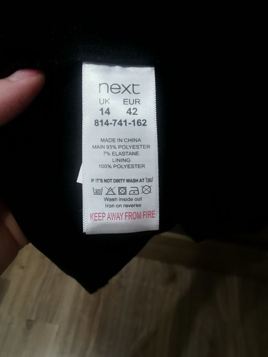 Elegancka sukienka czarno biała Next 42