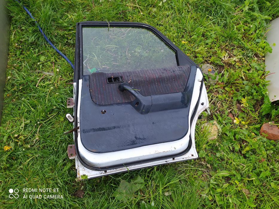 Продам двери Mazda 323F 1992 год