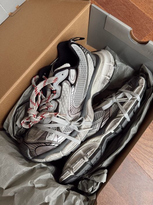 Продам кроссовки Balenciaga