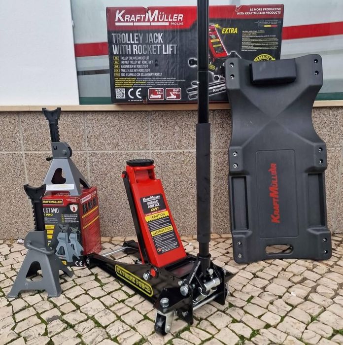 Conjunto de macaco de 4 e preguiças de 3t e estrado