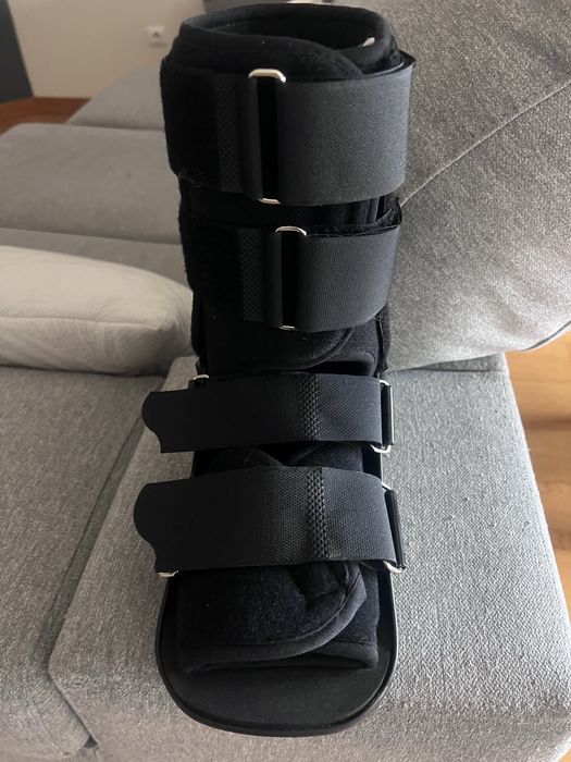 Bota walker praticamente nova
