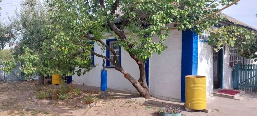 Продаж будинку з комунікаціями