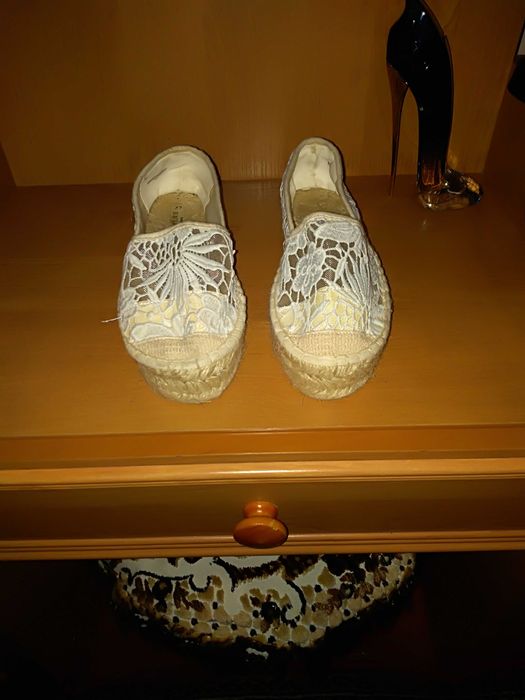 Жіноче взуття 37