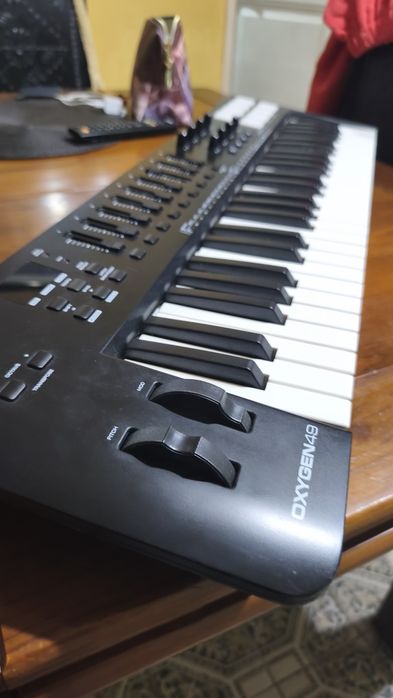 Teclado MIDI M-Audio Oxygen49