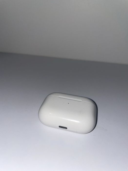 Apple AirPods Pro під ремонт