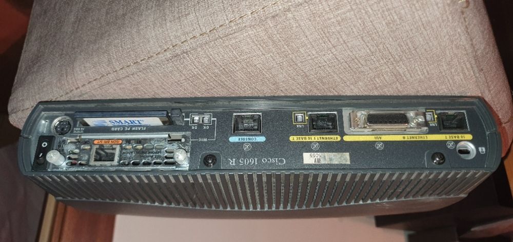 Router Cisco 1605 ISDN + Router Cisco 805 Serial