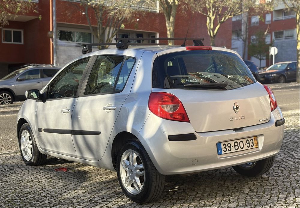 Renault Clio 1.2 Gasolina – Versão R-Clio – Económico e Fiável