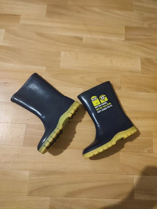 Продам резиновые сапоги для мальчика р 29