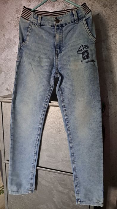 Jasne jeansy 134