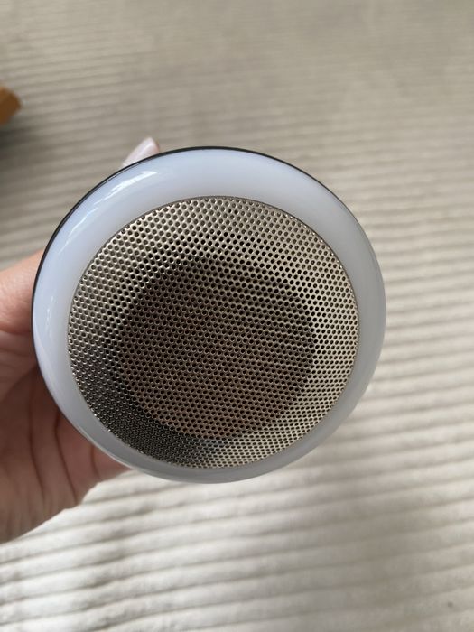 Mikrofon karaoke z głośnikiem