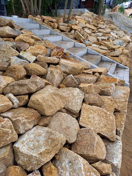 Kamień ogrodowy na skalniaki i skarpy