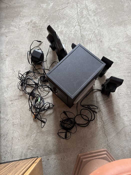 Głośniki plus tuba basowa CREATIVE