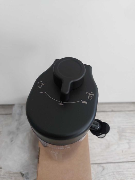 Spieniacz, pojemnik na mleko ekspresu DeLonghi  ECAM450.65.G