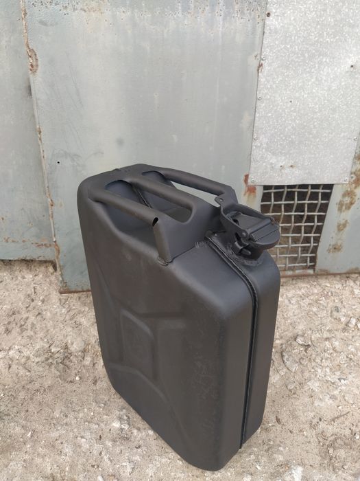 Продам канистры 20л б/у