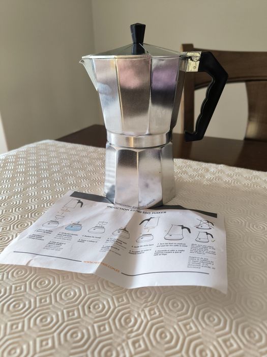 Cafeteira Italiana nova para fogão de indução - 9 chavenas