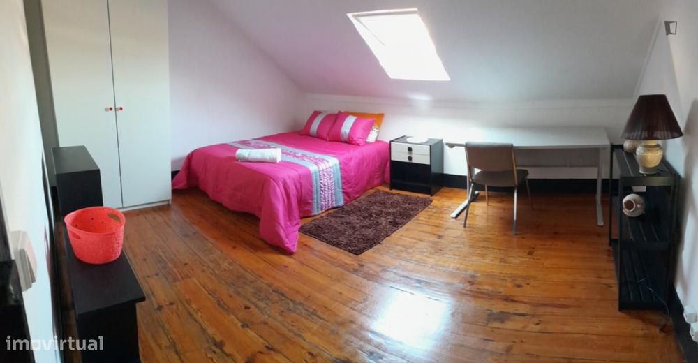 Quarto - localizado em Baixa de Santa Clara Coimbra