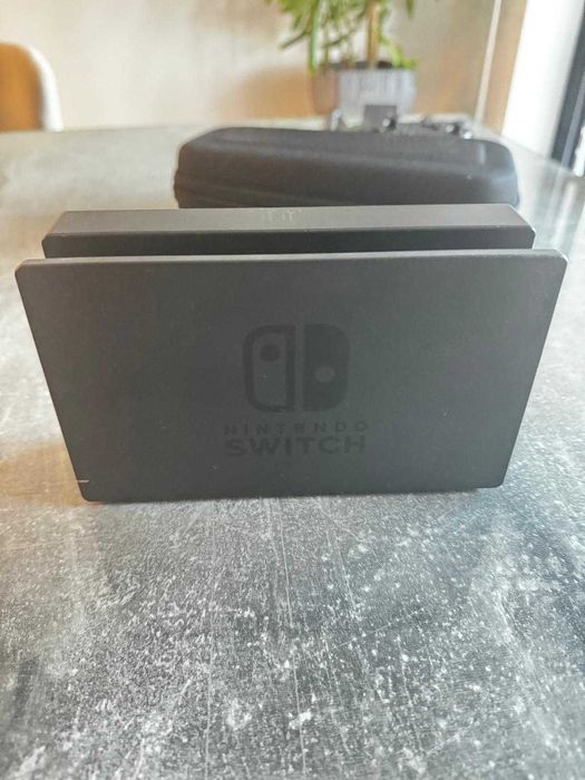 Nintendo Switch + Comando sem fio + Fifa 23 + Mario Kart