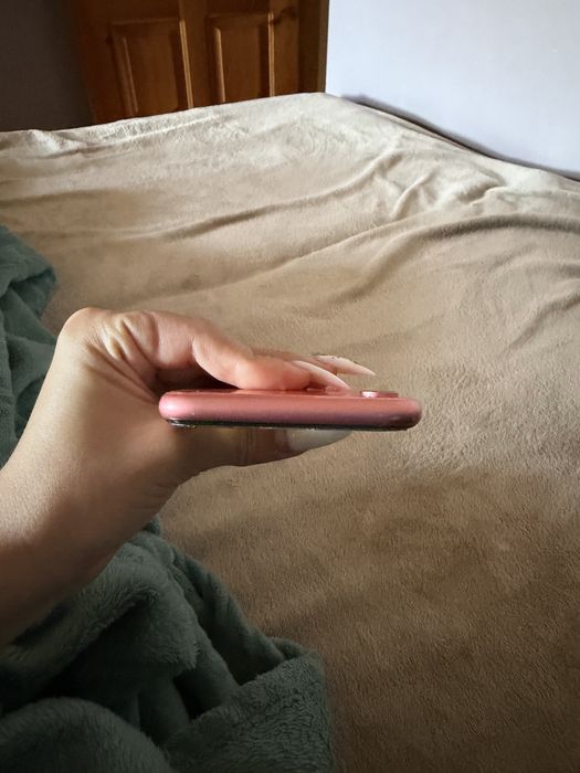 Продам iPhone XR