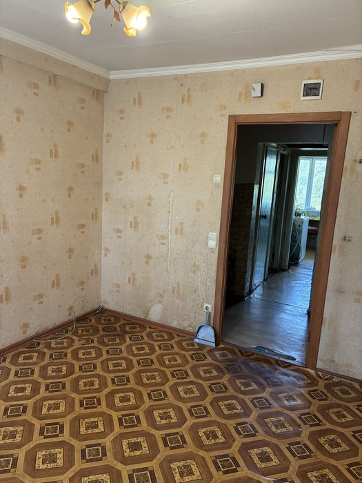 Продаж кімнати 10 м. біля  метро «Чернігівська» без комісіі»
