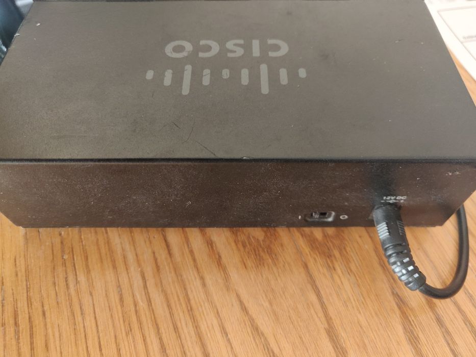 Мережевый комутатор Cisco SF110D-16