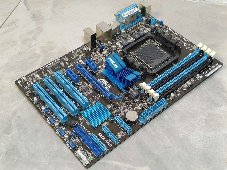 Материнська плата AMD ASUS M5A78L sAM3+ під процесори серії FX!