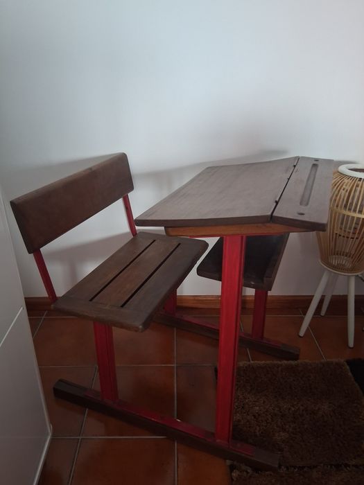Mesa escolar antiga