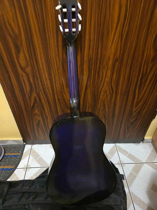 Gitara klasyczna ECHO C36 z grubym futerałem marki Quena 500