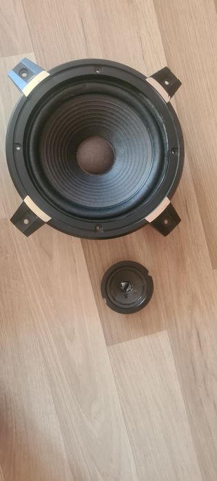 Динаміки від Pioneer (20 ОМ; 770А), (8 ОМ; 0.1А)