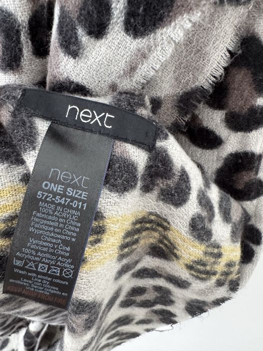 Next oversizowy szal w panterkę