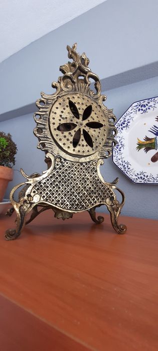 Relógio antigo dourado