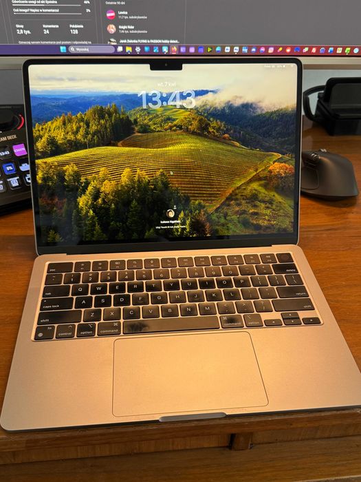 Macbook Air 13 M2 (16 GB RAM, 256 GB SSD) -- stan idealny,