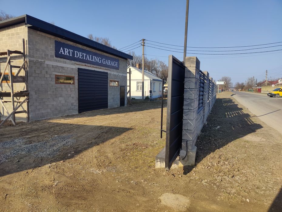 Фасадна капітальна будівля з заїздом під автобізнес / сервіс / склад