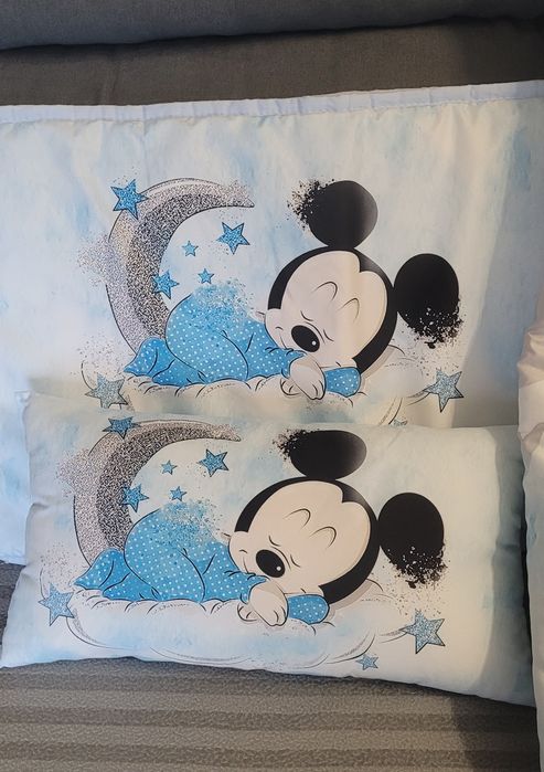 Colcha, protetor e almofada