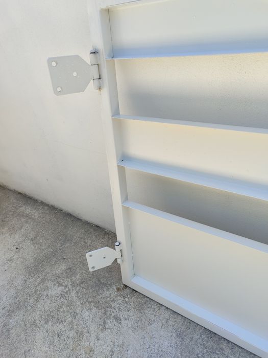 Vendo portão / cancela lacada a branco