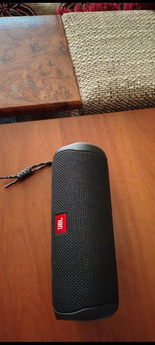 Продається колонка JBL flip 5 в відмінному стані
