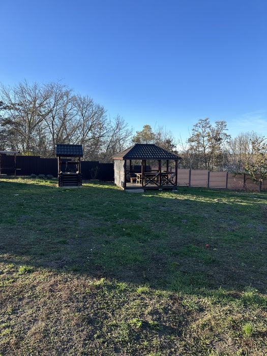 Продаж будинку з виходом до річки