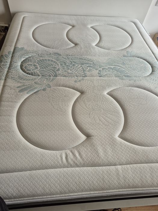 Colchão de mola ensacada 200x160(queen) + cama em box
