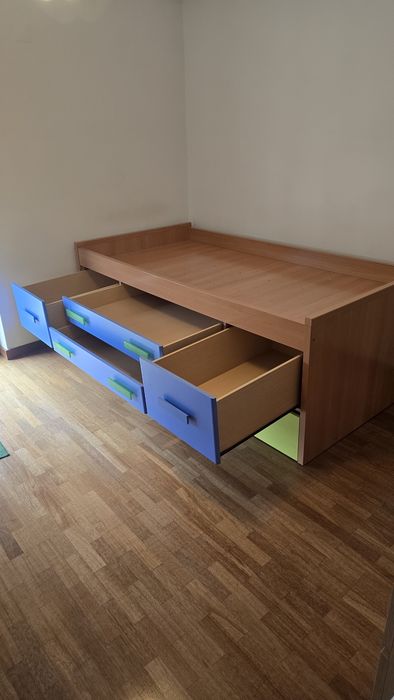 Cama dupla de  solteiro