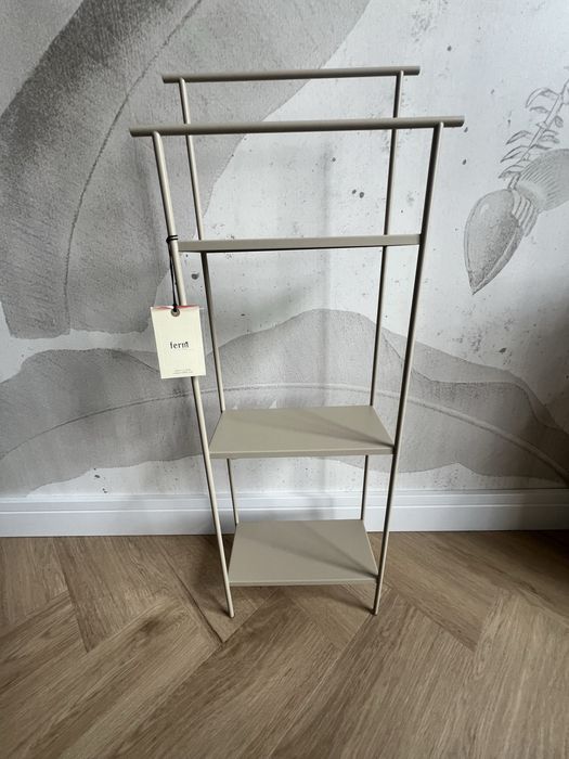 Metalowy stojak Ferm Living w kolorze Kaszmir
