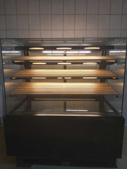 Witryna cukiernicza lada chlodnicza ciastkarka lamele