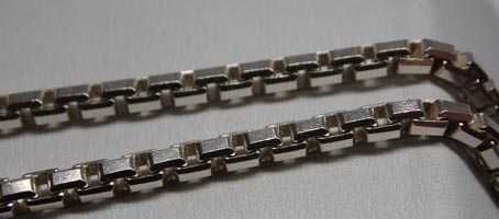 Kostka wenecjana FBM długi srebrny łańcuszek 91 cm.