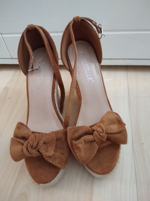 Sandały na koturnie rozmiar 37