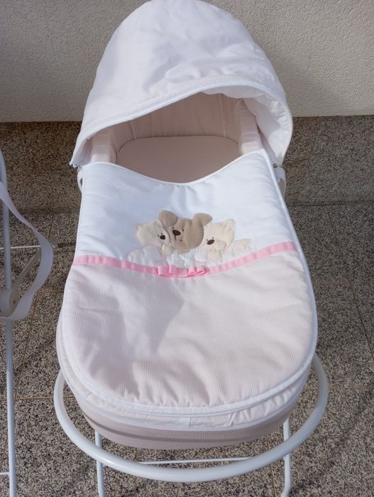 Alcofas de bebés com suporte em metal