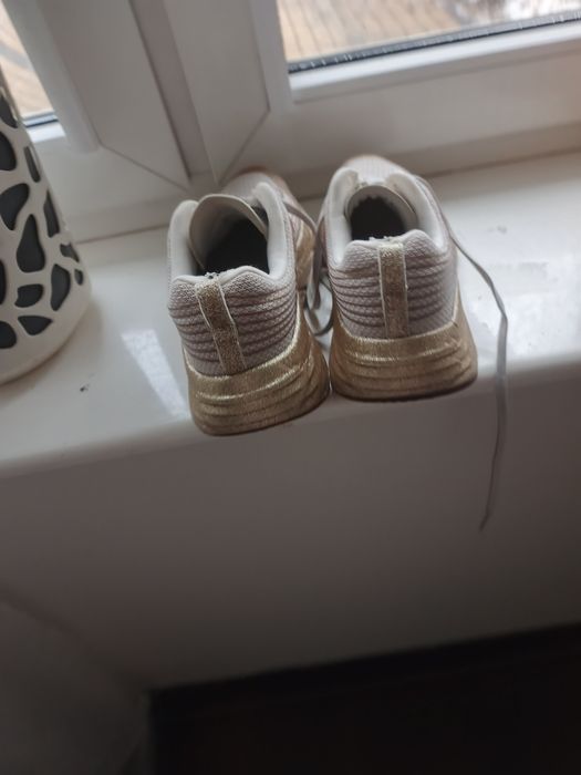 Sprzedam buty sportowe